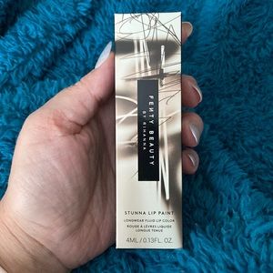 Fenty Beauty stunna lip paint in unbutton